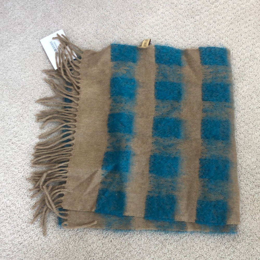 BRAND NEW, blue and brown scarf from Scotland